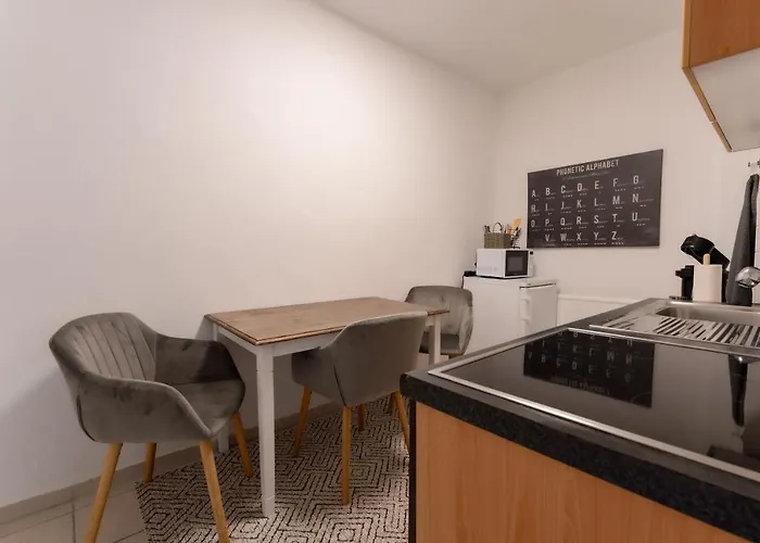 Schoenes 2-Zimmer-Apartment In Sehr Zentraler Lage